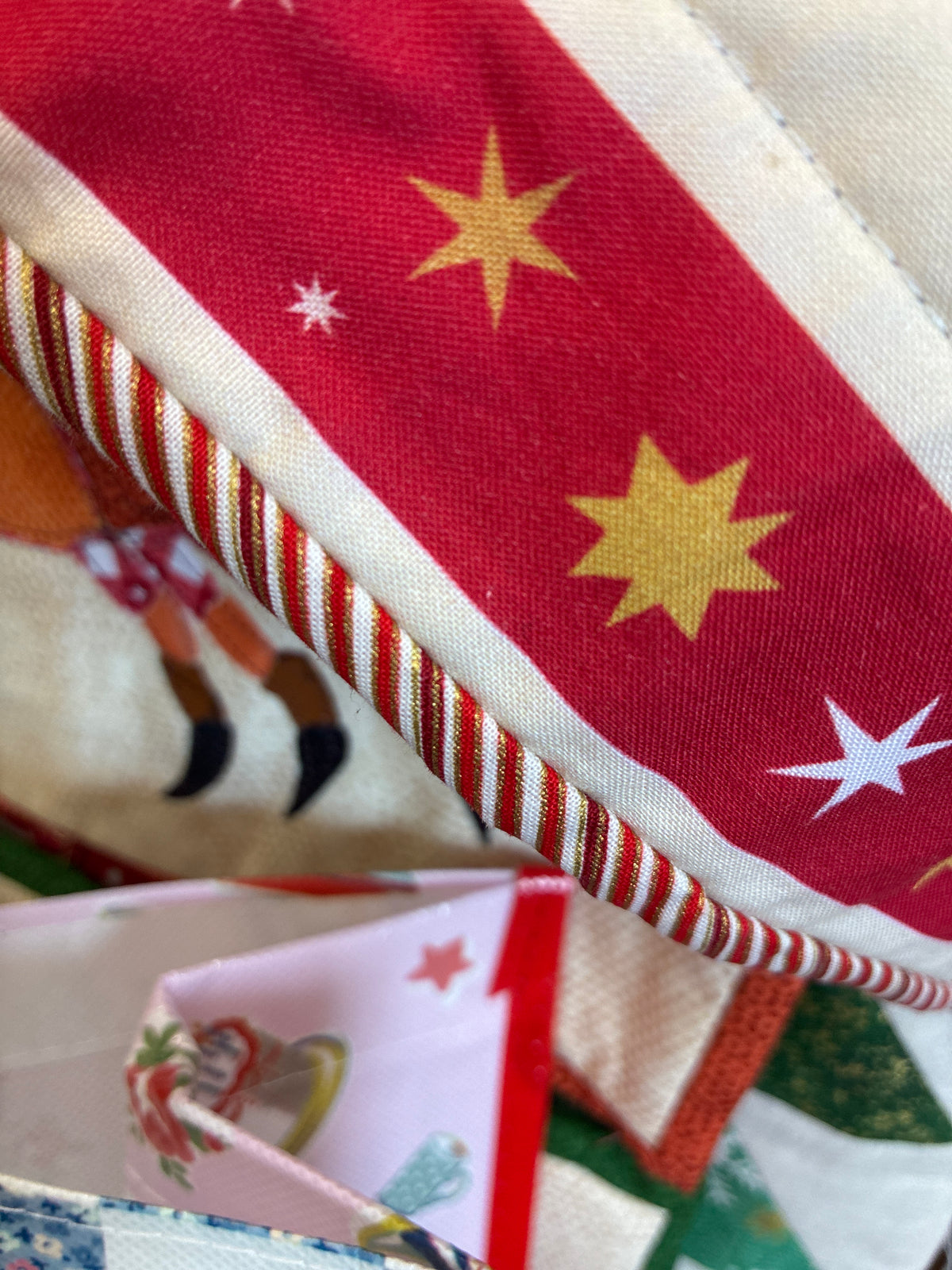 Holiday Charms crimson
