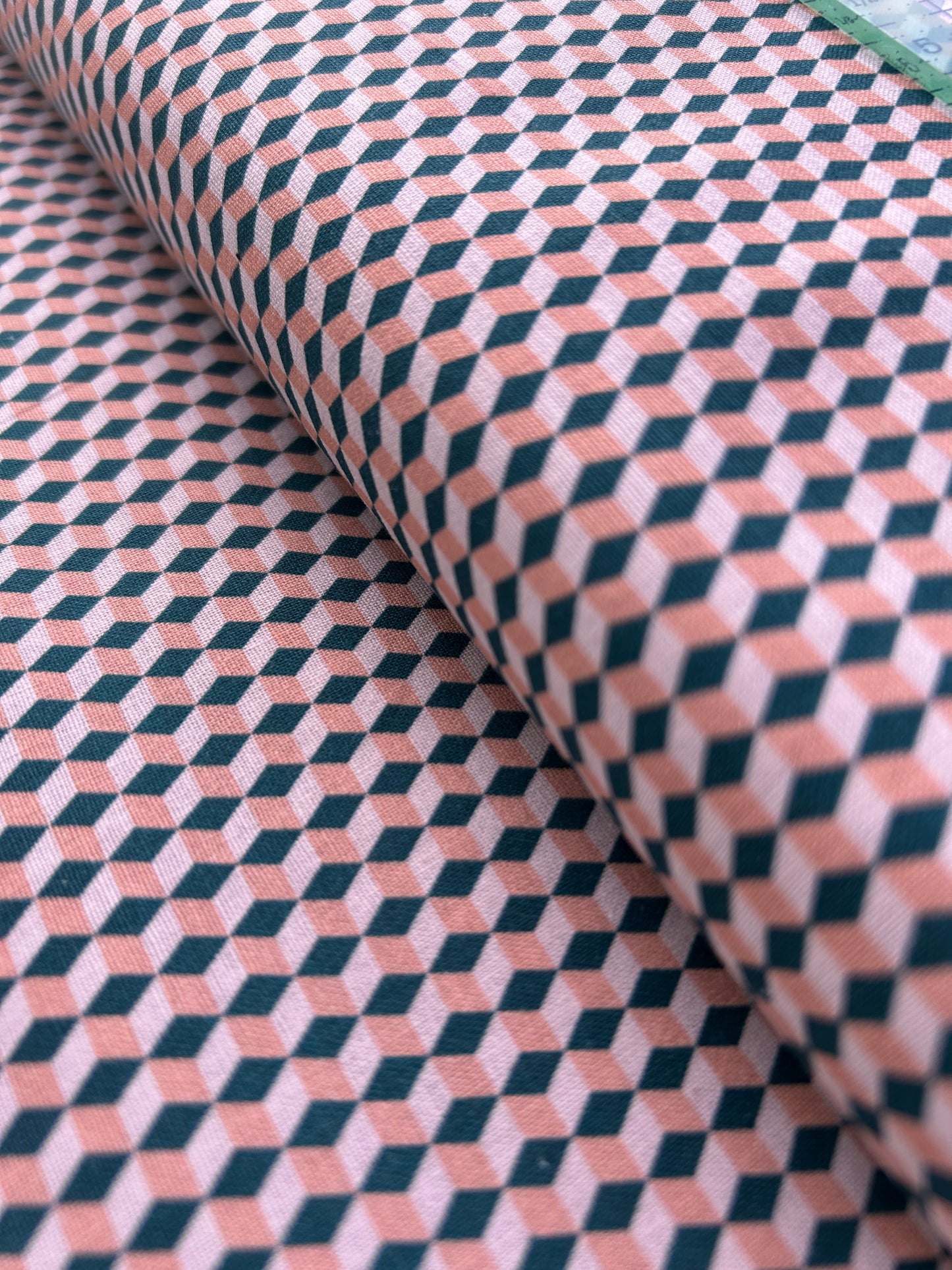 Geometric tumbling blocks