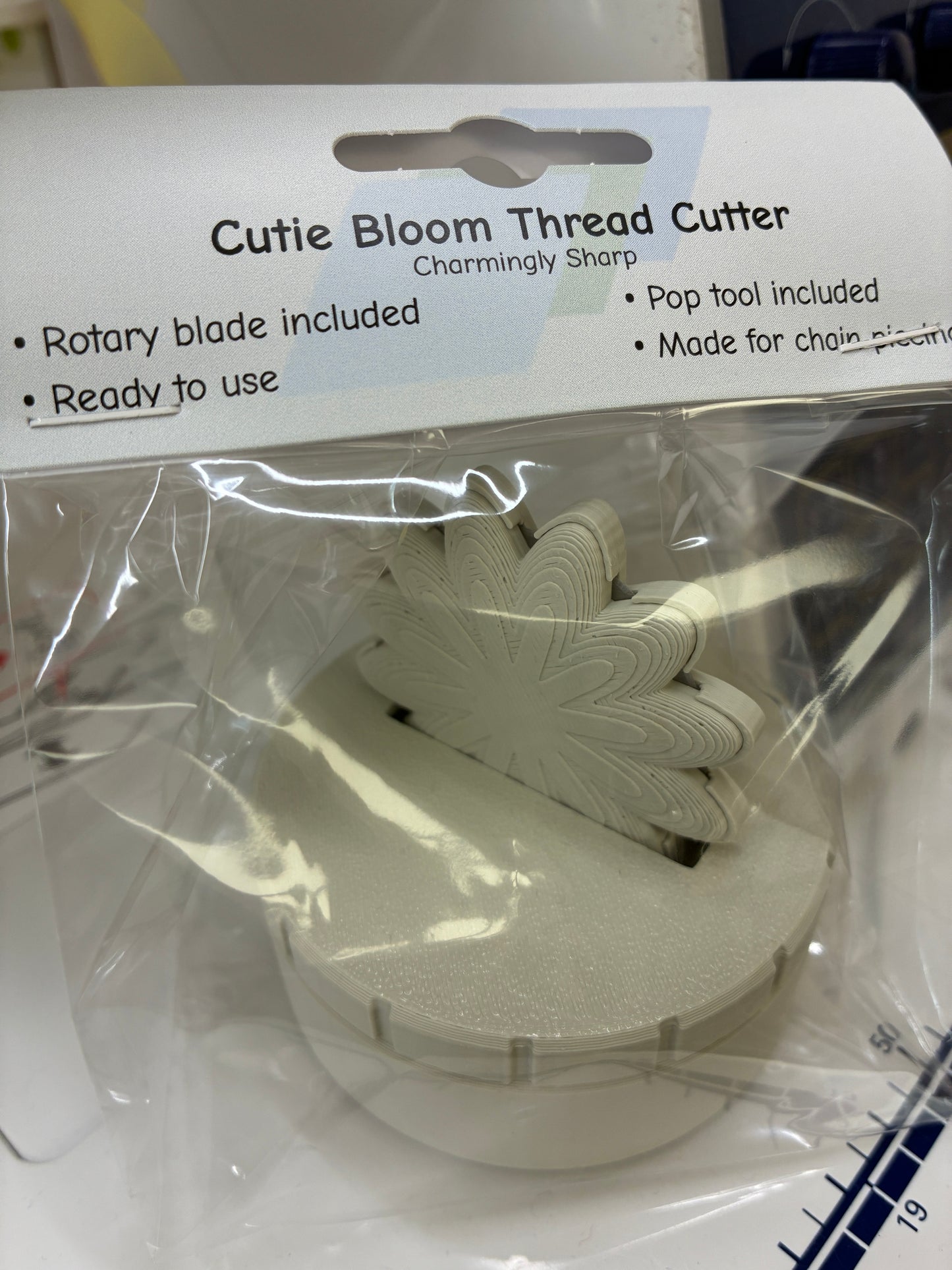Cutie Bloom Thread Cutter