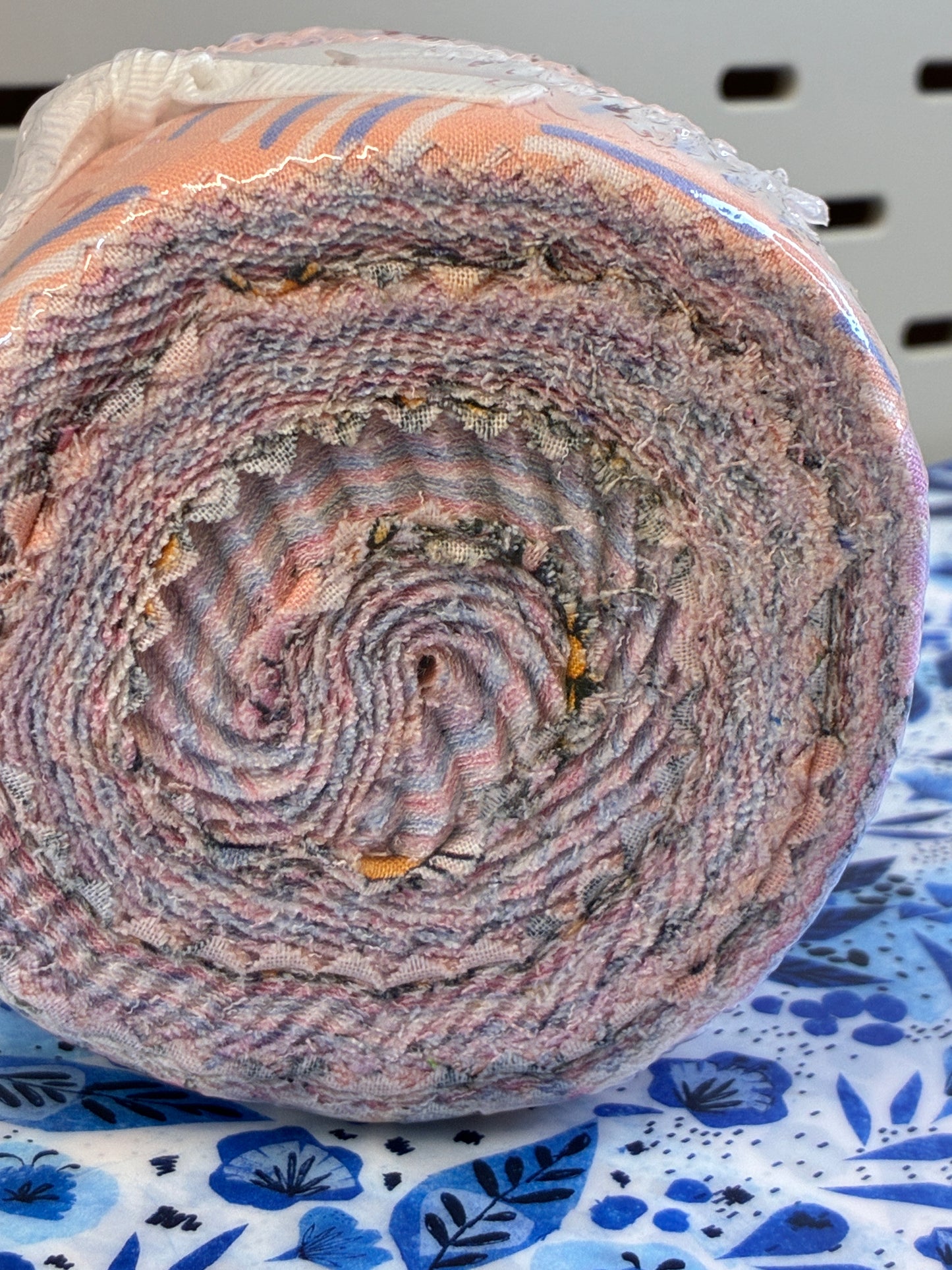 Jelly roll - 20 strips pastel colours