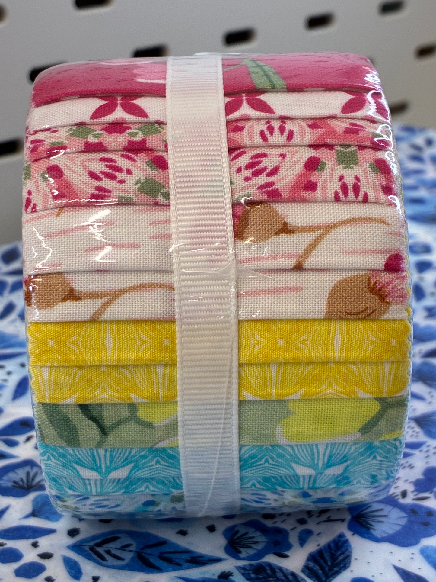 Jelly roll - 20 strips bright colours