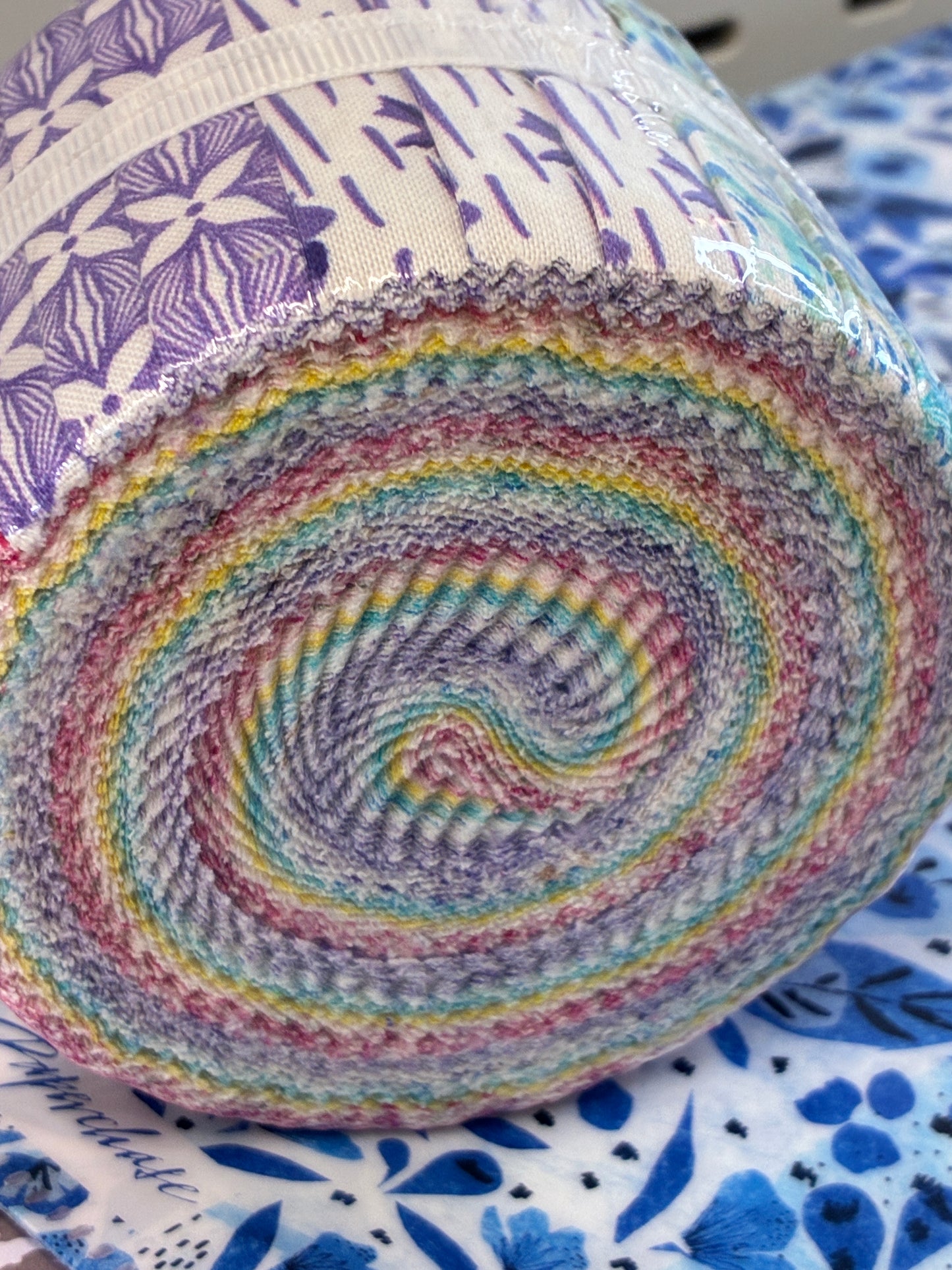 Jelly roll - 20 strips bright colours