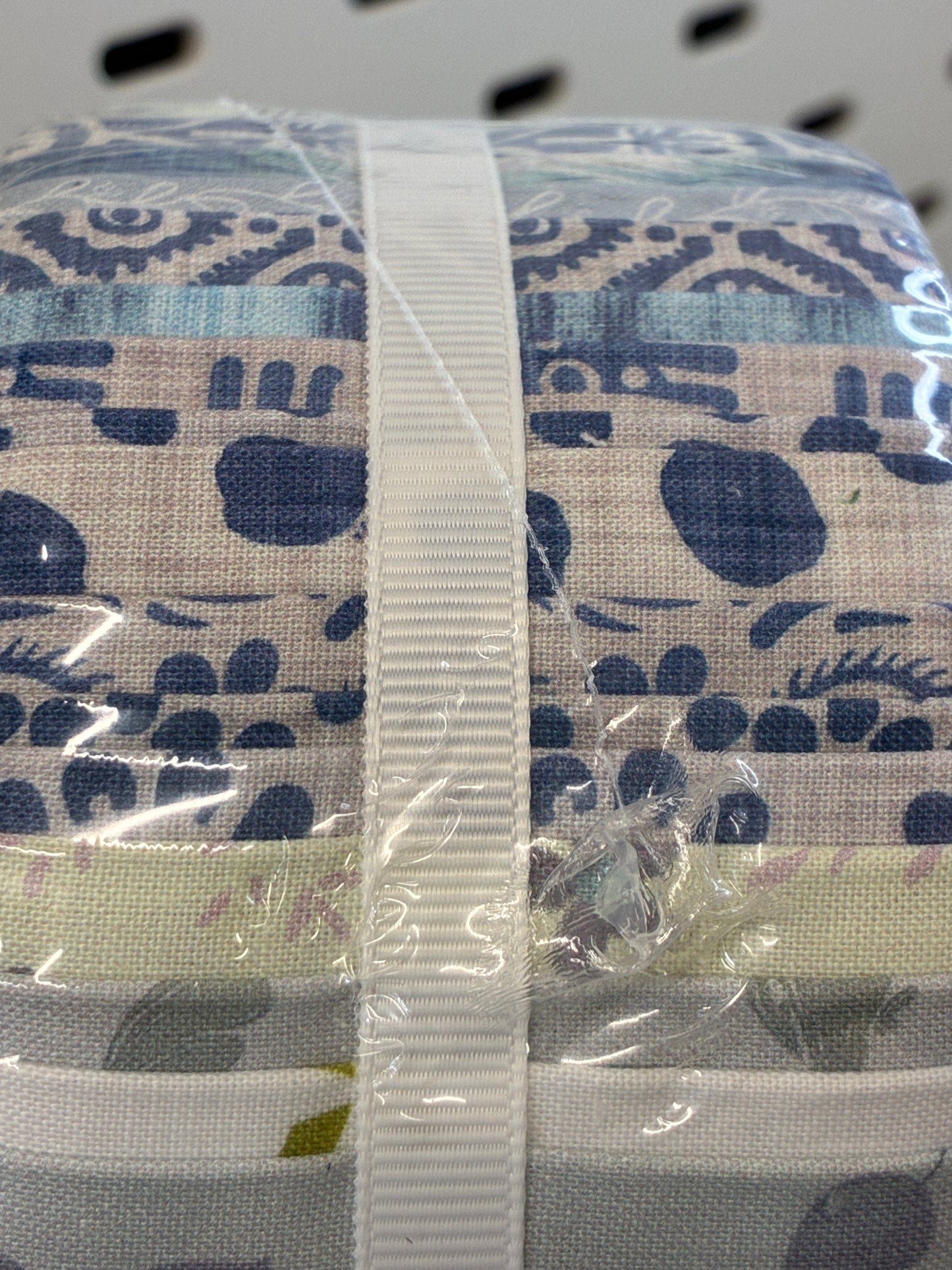 Jelly roll - 40 strips neutrals and blues