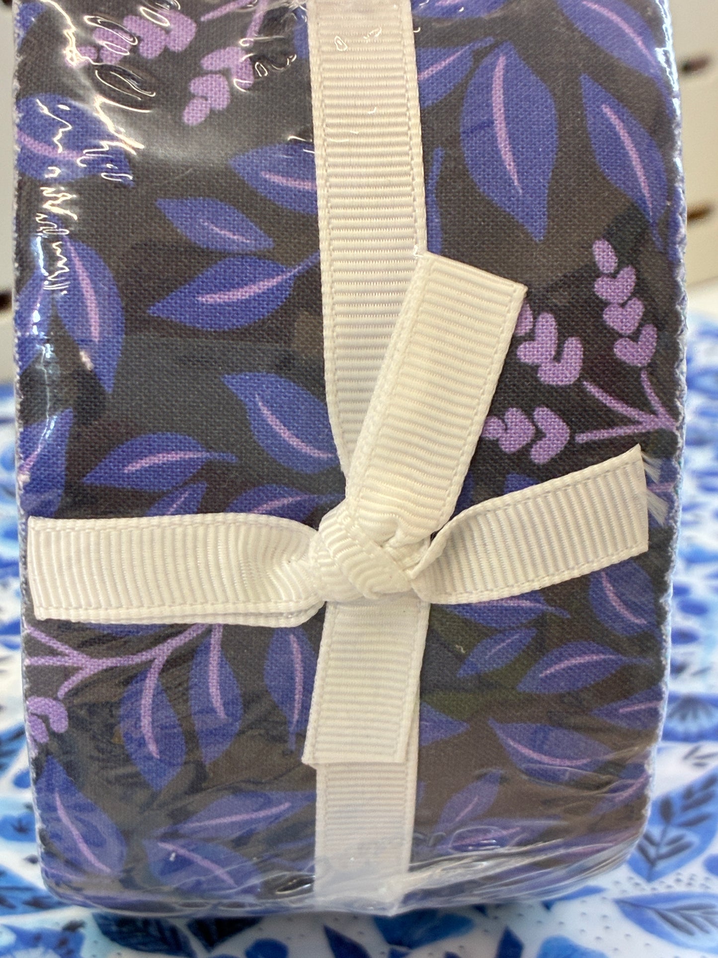 Jelly roll - 40 strips vibrant blues/purples